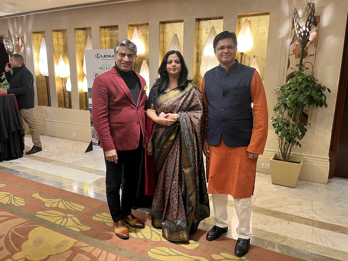 imanishdabhade's tweet photo. A big thanks @PrabhuChawla Ji for inviting us to the very inspiring #DeviAwards by @NewIndianXpress held yesterday evening !!! Truly a celebration of #NariShakti 🙏 https://t.co/7QQqwH23aH
