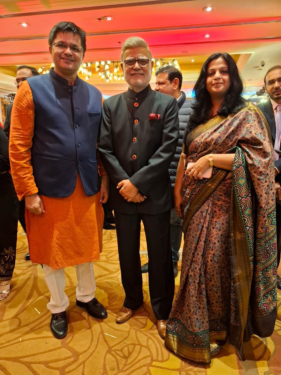 imanishdabhade's tweet photo. A big thanks @PrabhuChawla Ji for inviting us to the very inspiring #DeviAwards by @NewIndianXpress held yesterday evening !!! Truly a celebration of #NariShakti 🙏 https://t.co/7QQqwH23aH