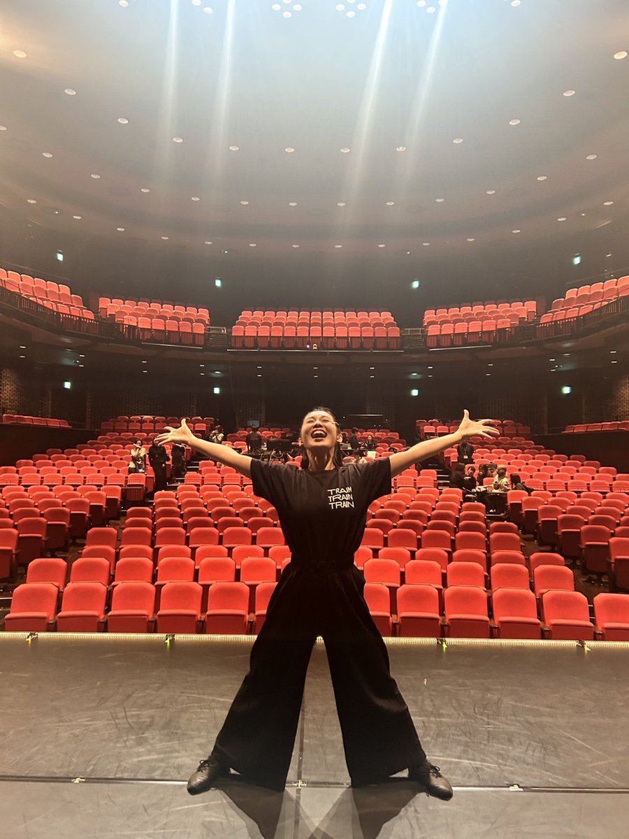 momocham0918's tweet photo. #TRAIN3 #東京芸術劇場 無事終演しました🚂✨沢山の夢が叶った、幸せな時間でした。
これからの人生も、こんな素敵な時間を過ごせたんだから、前を向いて生きていける。そんな風に思えた作品でした。
大好きなカンパニー。またお会いできる日まで。ありがとうございました🌸✨
https://t.co/a8nY3e13eH https://t.co/hfpxpQIC8D