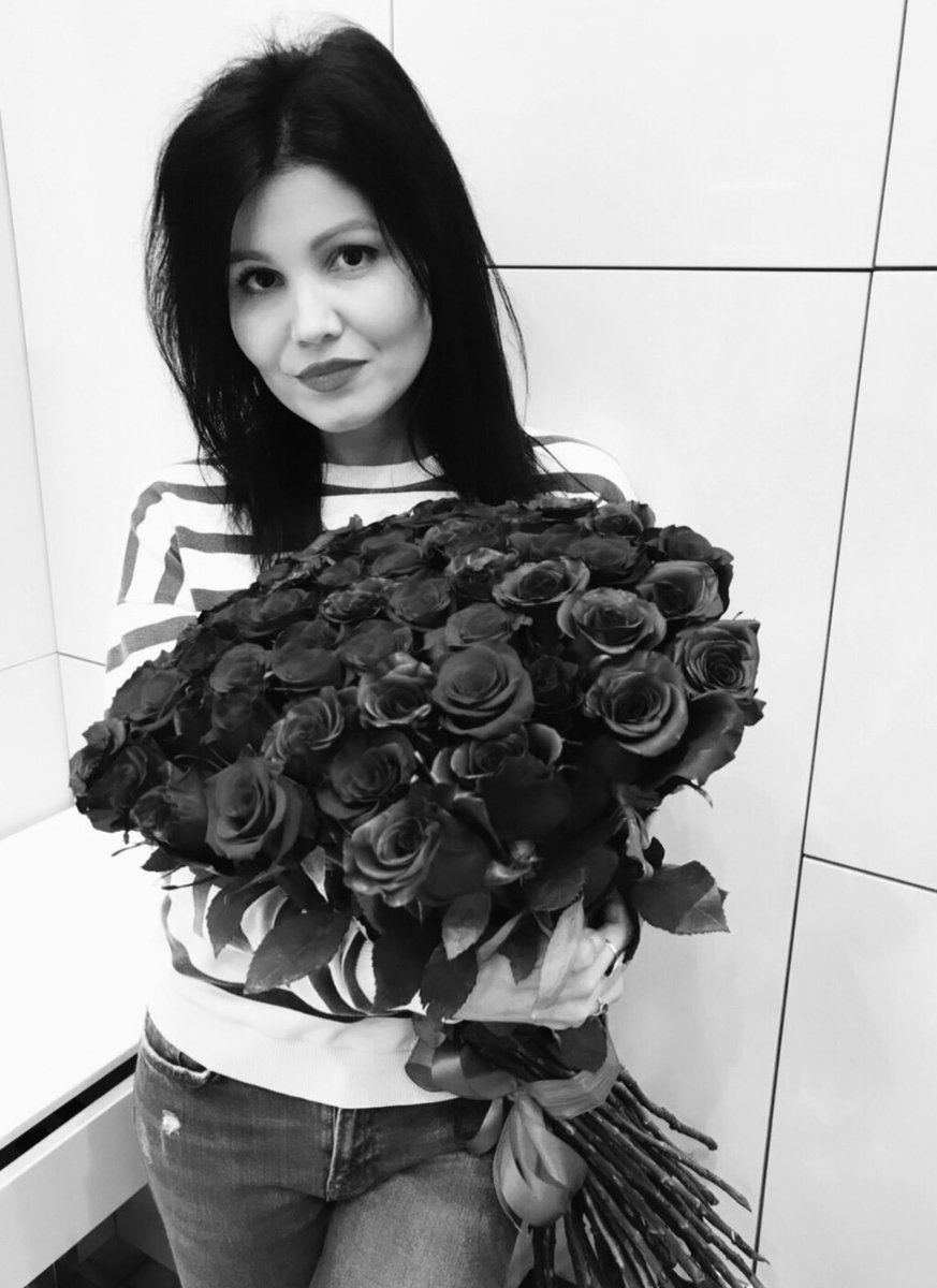 Giving flowers is my favorite kind of magic 💐💫
They leave my hands, and yet they always find their way back.
A rose by any other name would smell as sweet — Shakespeare knew it 🌹✨
Each petal whispers a little secret between hearts 💫🫶