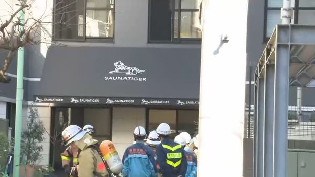 livedoornews's tweet photo. 1000RP：【判明】赤坂サウナ火事2人死亡、サウナ室のドアノブ外れ閉じ込められた可能性
https://t.co/bRfu4zALcb

サウナ室のドアノブが、内側も外側も外れて現場に落ちていたことが分かった。2人がサウナ室に入ったあと、何らかの原因でドアノブが外れて回らなくなり、閉じ込められた可能性があるという。