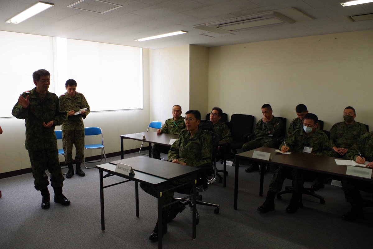 JGSDF_EA_PR's tweet photo. ～方面第一線救護競技会～
#東部方面隊 は、１２月９日（火）から１１日（木）の間、方面第一線救護競技会を実施しました。第一線救護とは、負傷した自衛官を自衛官が救護することを目指すものです。
この競技会には方面隊内の各部隊から２３コチームが参加し、第一線救護や #心肺蘇生法 の技能を競い合いました。
各チームは日頃の訓練成果を遺憾なく発��し、第一線救護能力等の向上を図ることはもちろん、『仲間の命は自分たちが必ず救う!!』という自衛官としての気概も高まりました。