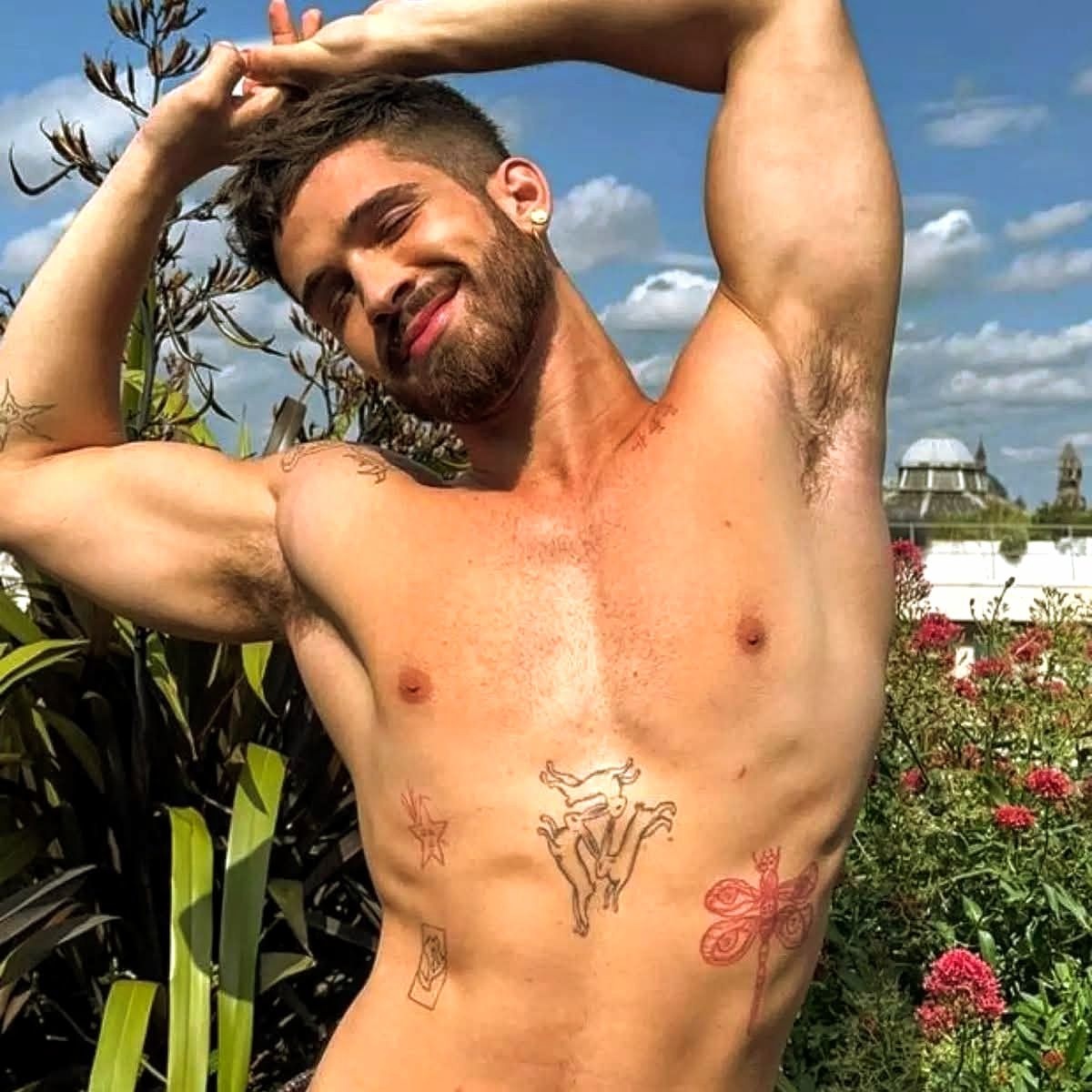 CentraldoGus's tweet photo. 🚨 CONEXÃO: Gustavo diz que sua maior referência de moda atualmente, é o ator e também influenciador, João Guilherme.
— Fonte: Site (ÉPOP) https://t.co/pGAyERQchg