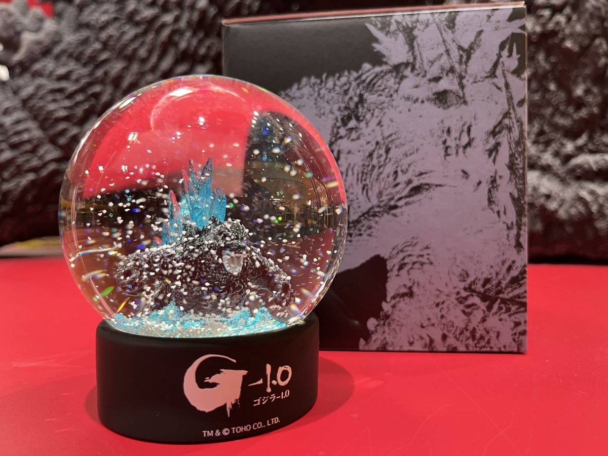 商品情報】 ゴジラ-1.0 スノードーム(税込16,280円)が好評発売中
