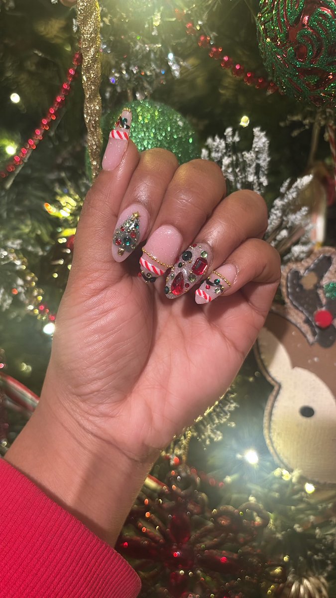 Autsp23's tweet image. Christmas nails