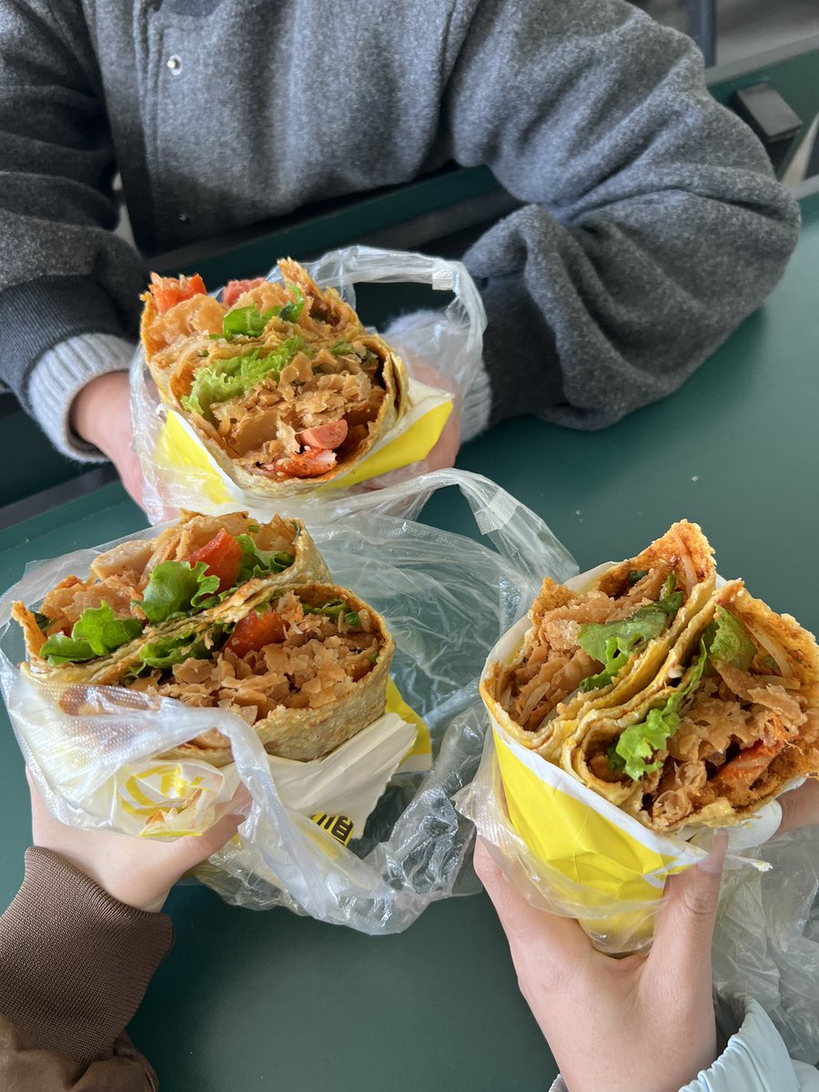 小狗也要打网球