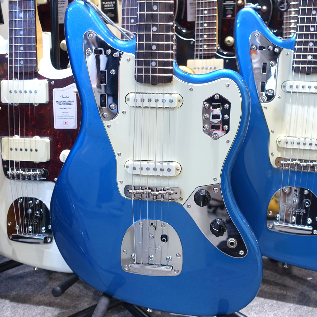 レギュラーラインナップには無いレイクプラシッドブルー仕上げで