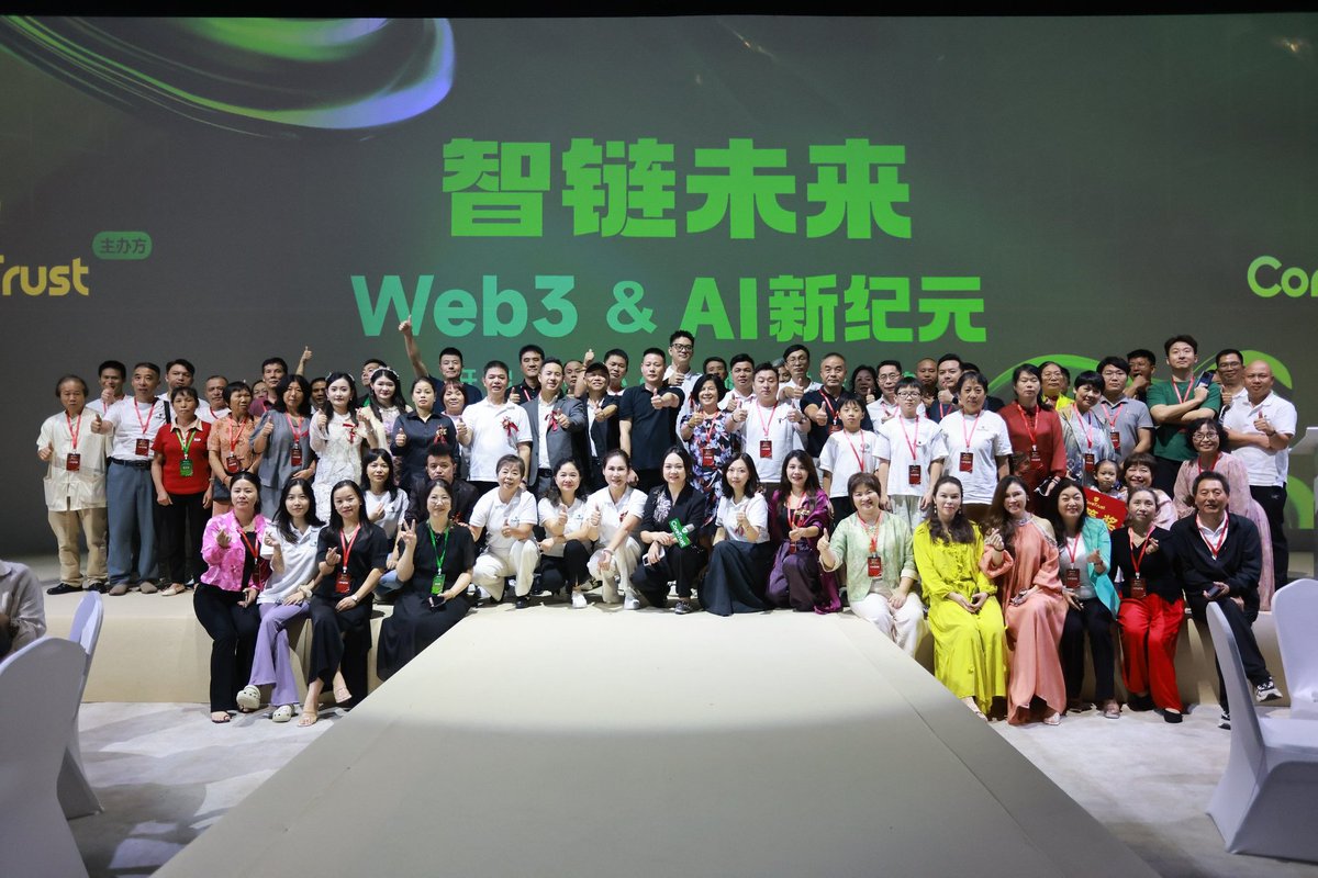 DeepLink tweet media