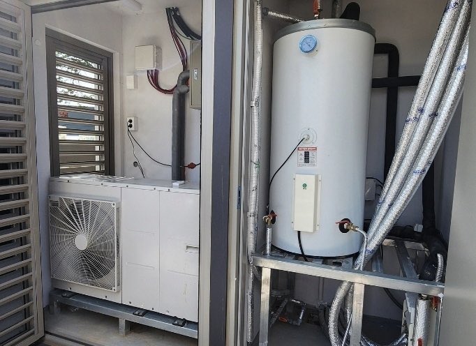 <겨울철 난방비가 내려갑니다>

2035년까지 히트펌프 350만 대 보급, 온실가스 518만 톤 감축을 목표로 한 ‘히트펌프 보급 활성화 방안’을 마련했습니다.

히트펌프는 공기·물·땅의 열을 활용해 냉난방을 하는 것으로 화석연료를 사용하지 않아 온실가스 감축에 효과적이며, 공기열 히트펌프의 경우