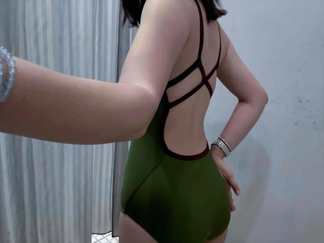 DOM_LACKONE's tweet image. 珠三角｜情侣找个女单，组f3玩长期

基本情况：两人都26岁 海归

男：小帅 182cm 77kg 情商高 幽默大方 18cm 器大活好 运动型 胸肌腹肌应有尽有

女：小小只 可爱好相处 不介意女双搞同（一起当狗）

一起玩不会无趣 不缺经济 包吃喝酒店

#女绿 #母狗 #找女朋友 #女单 #女M #交友