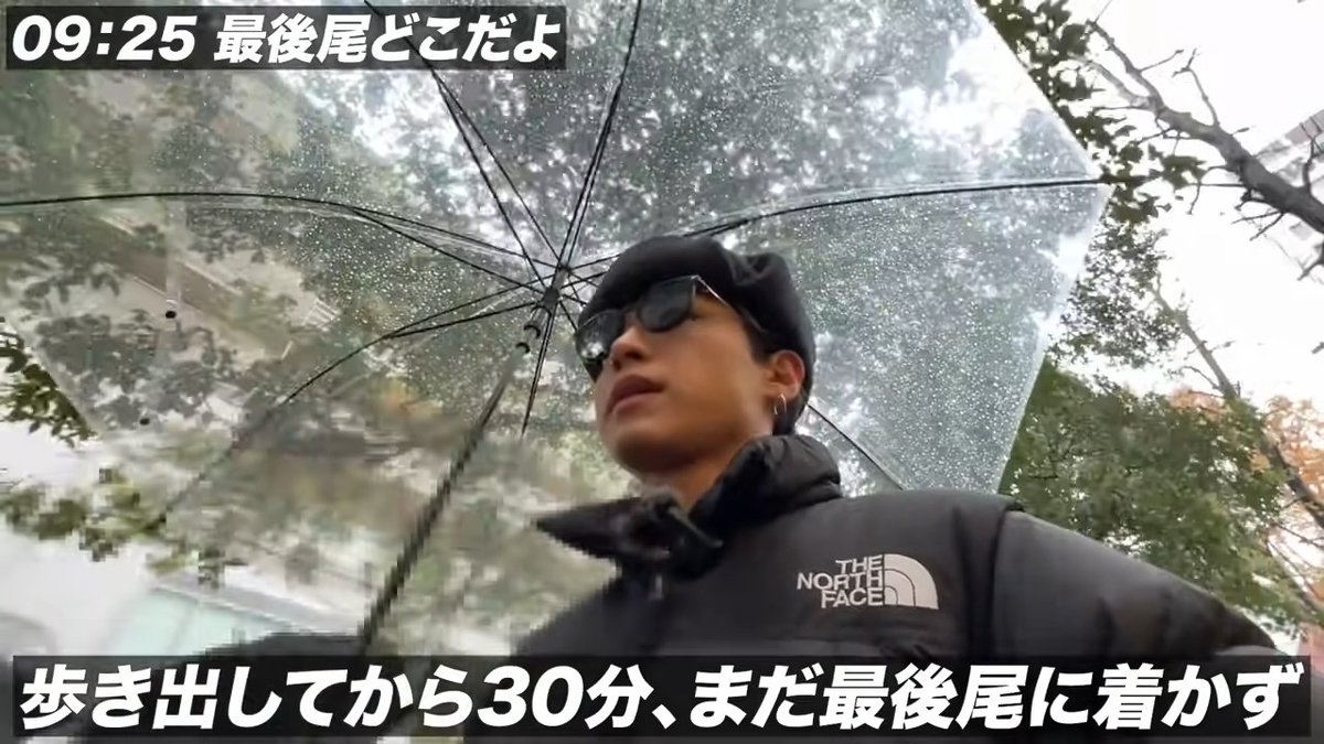 livedoornews's tweet image. 【苦言】限定スニーカーに2000人以上が行列…“話題作り優先“の販売方法に賛否
news.livedoor.com/article/detail…

YouTuber「本日のくっく」氏が、600足限定の「UNDEFEATED×AirMax95」の抽選販売の様子を伝えた。渋谷の店舗に2000人が並ぶも一向に抽選が始まらず、多くの人を並ばせる方法に苦言を呈した。