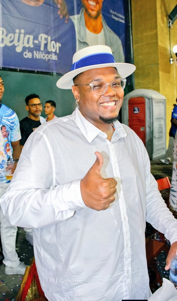 Feliz da vidaa!! 
Mais um ano de vida, mais um ciclo se inicia e eu só tenho que agradecer 💥✊🏿