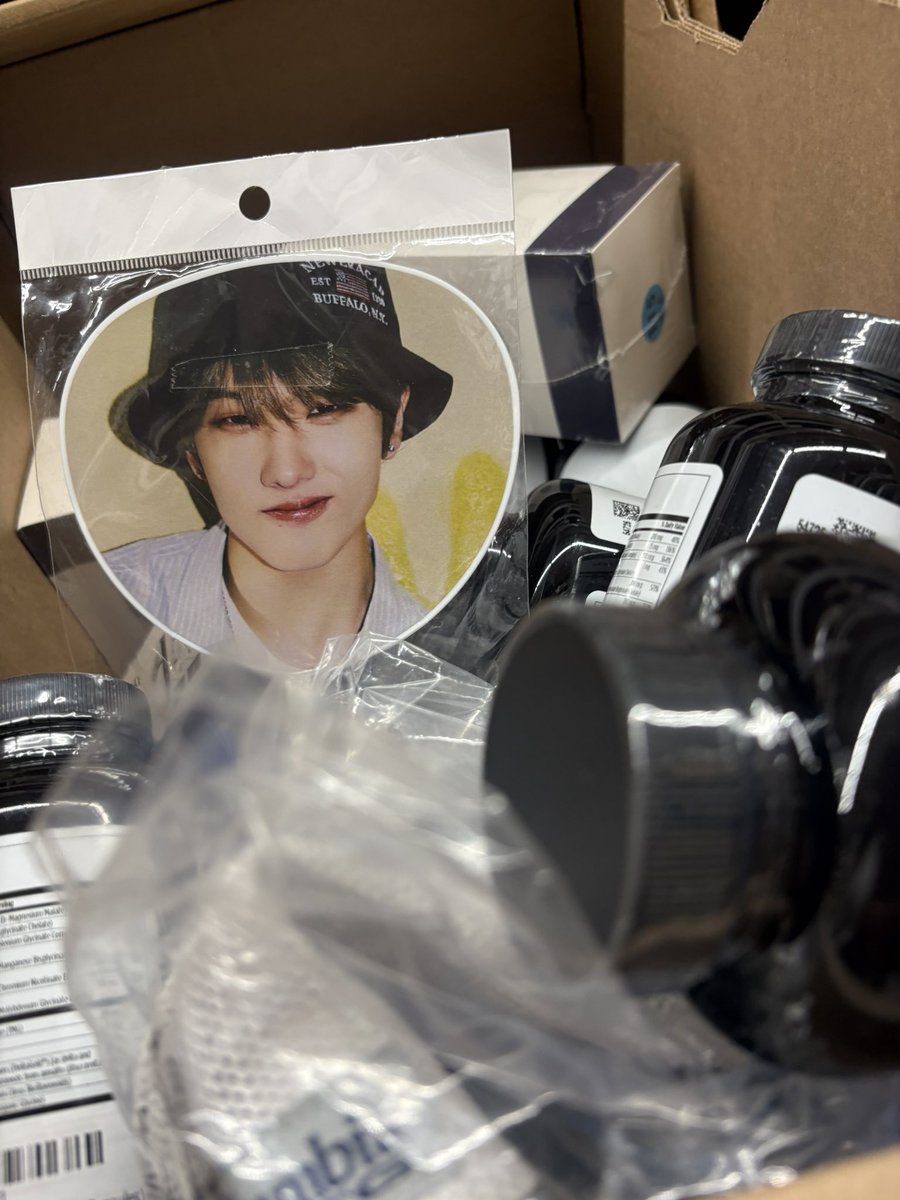 jisung came to visit me at work today :p