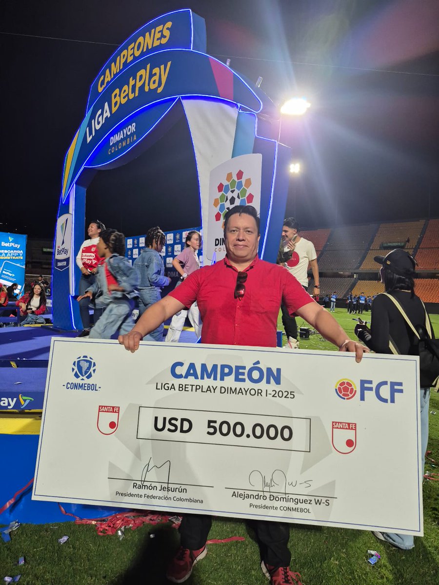 leon7pc's tweet image. 🦁🇮🇩 Último día del 2025 en el que Santa Fe sostiene su corona como Campeón vigente. Gracias querido Club! 🏆La 10ma ha sido muy disfrutada. ¡Volveremos! - ⚽️ Qué esta semilla 2025 traiga muchos frutos en 2026! 🇮🇩🦁