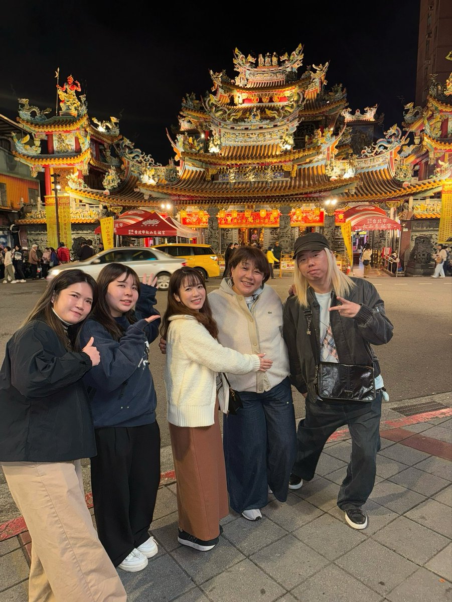 まいご屋 台北の夜市も行きました😄guitarのナピロさん、まいこダンサーズ