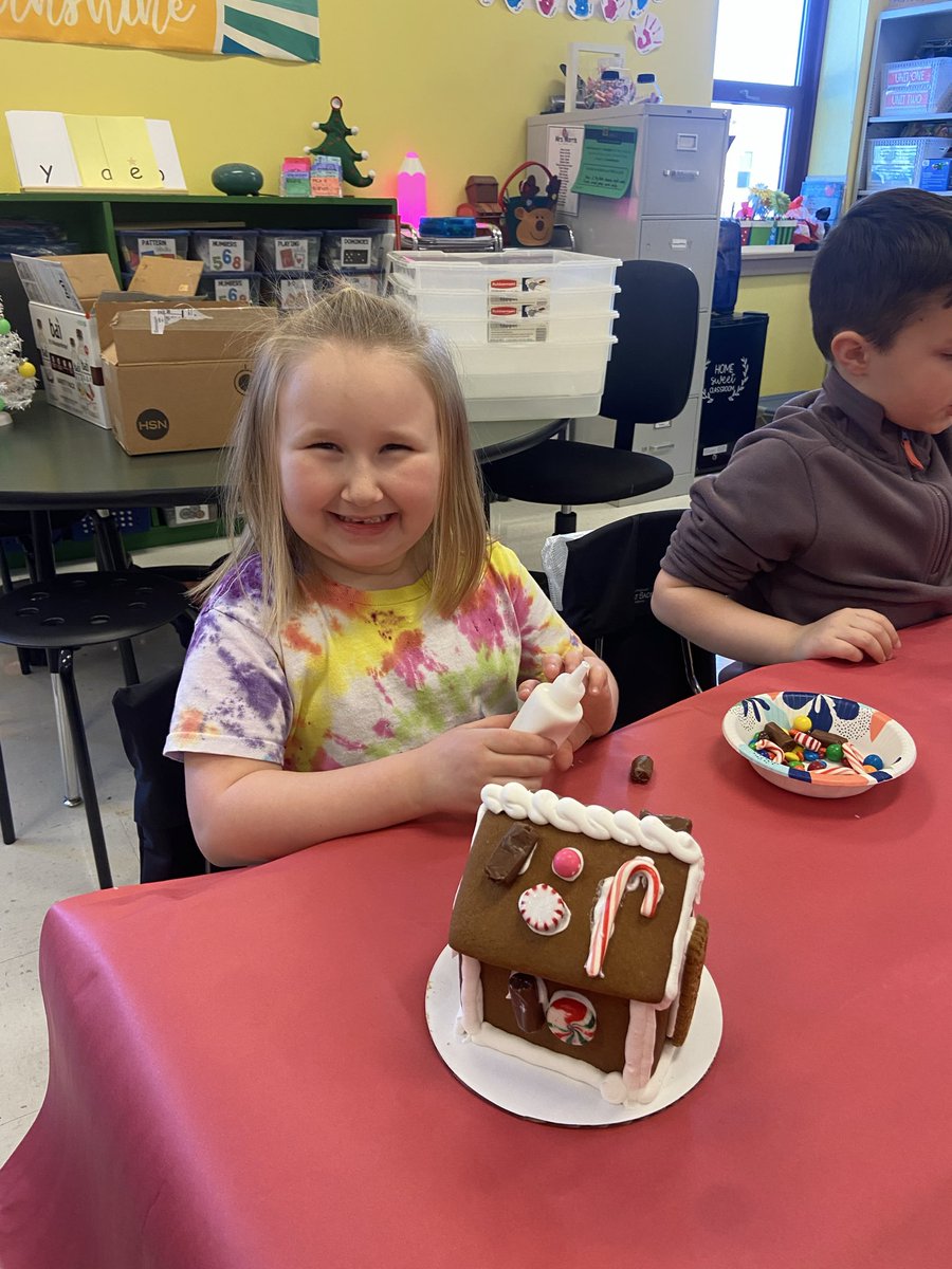 MorrisGTE's tweet photo. Gingerbread houses https://t.co/fw6ijXXxxJ