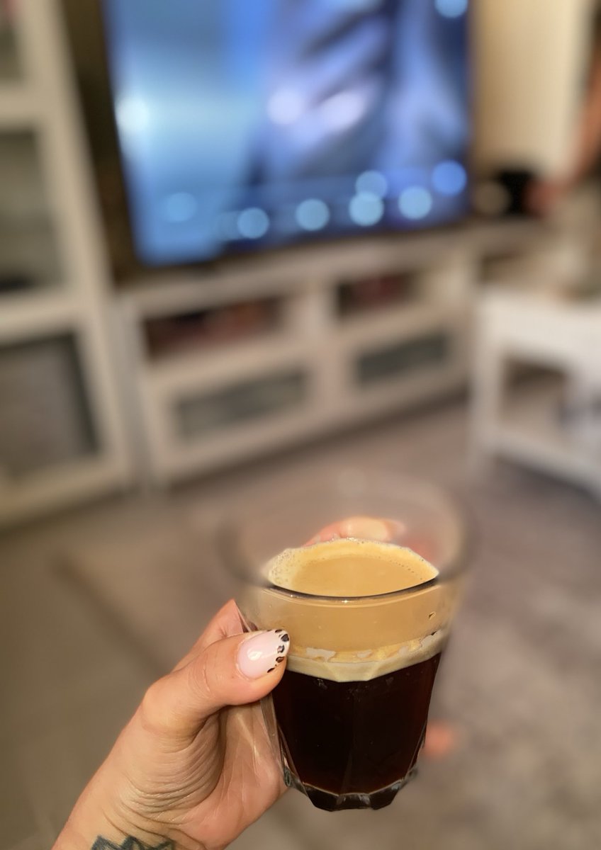 "اشرب قهوتك وطبطب على قلبك، وخليك واثق 
في عظمة التوقيت الإلهي في حياتك 
كل شي حلو ، راح يصير لك في وقته الصح"

#صباح_الخير #صباح_الخيرᅠ #صباح_الخير_والسعاده