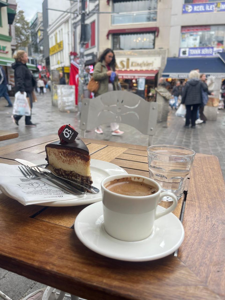 💛🕊: 

اللهم أكتب لنا مع أنفاس هذا الصبح خيراً ، ورزقاً ، وعافية ، ودرباً منيراً بطاعتك .

 🥀أسعد الله صباحكم بكل خير 🥀

#صباح_الخير 
#صباح_الخير_والسعاده