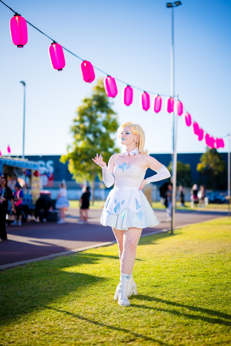 hellsdarcy's tweet image. Hey @MarvelRivals , time to add a maid fit for Emma Frost pretty please? 💎❄️

My Emma Frost Maid cosplay at Hoshicon Perth 2025 ✨

📷@khengt