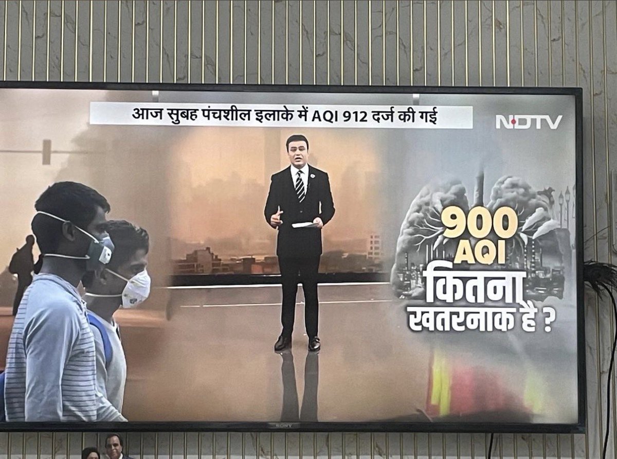 mohitsingla76's tweet photo. Air Emergency in Gurgaon. 

AQI - 900
@cmohry @narendramodi @ https://t.co/XlwtTbbaFO