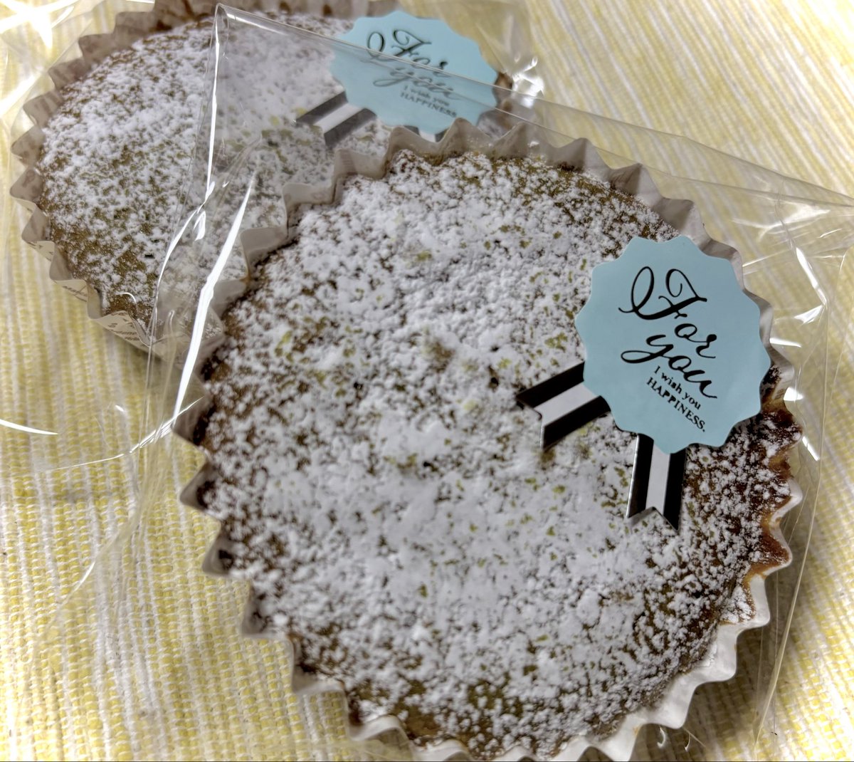 今日のおやつは昨晩焼いた「抹茶のマドレーヌ」です🍵✨
黒豆も入れて焼きました♫
いくつかプレゼントでも持っていきます🎁💕

#抹茶マドレーヌ
#フォロバ100