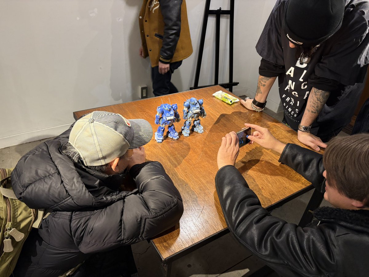 閉会後のお楽しみタイムでハタさんのモデルグラ誌の作例ラビドリードッグとツーショットで撮らせて頂きましたー😆
ラビ談義も最高に楽しかったです🥰
＃装甲騎兵祭NEXT
＃ラビドリードッグ