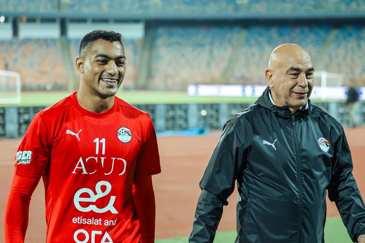 لقطات من التدريبات الختامية لـ منتخب مصر قبل المواجهة المرتقبة مع نيجيريا اليوم على إستاد القاهرة، ضمن تحضيراتهم لـ كأس الأمم الإفريقية 2025 في #المغرب." 