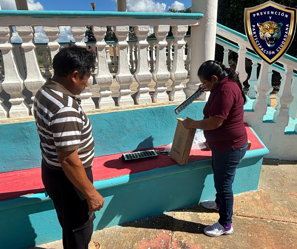 CEPREDECAM's tweet photo. La #SPSC, a través del área de Prevención y Participación Ciudadana, realizó acciones de recuperación de espacios públicos en Hopelchén.

💡 Alumbrado
🎨 Pintura
🌱 Limpieza
⚽ Rehabilitación de cancha y parque

Más participación, más prevención, más seguridad. 

 #Prevención https://t.co/O2FEe66bQd