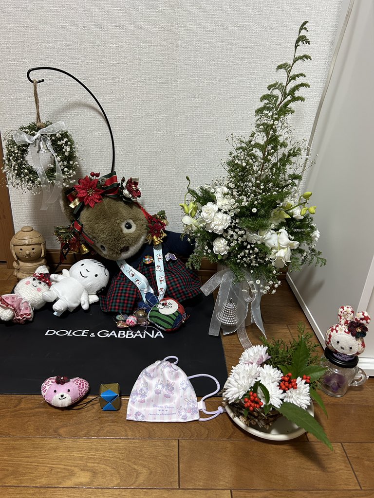 クリスマスのフラワーアレンジメントとうさぎさん。花うさぎ。花あそび