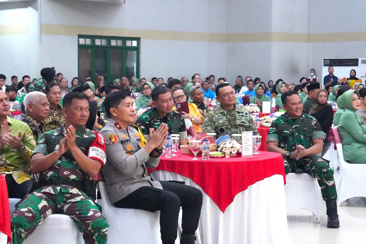 kodam1bb_'s tweet photo. Kodam I/BB Gelar Acara Lepas Sambut Pangdam I/BB di Gedung Balai Prajurit Makodam I/BB Medan

sumber : Pendam I/BB 

#KodamIBB
#BukitBarisan
#LepasSambutPangdam
#TNIAD
#TNIUntukRakyat
#Medan
#SumateraUtara
#Forkopimda
#SoliditasTNI
#PengabdianTanpaBatas
#BersamaRakyat https://t.co/i6KjgEraF4