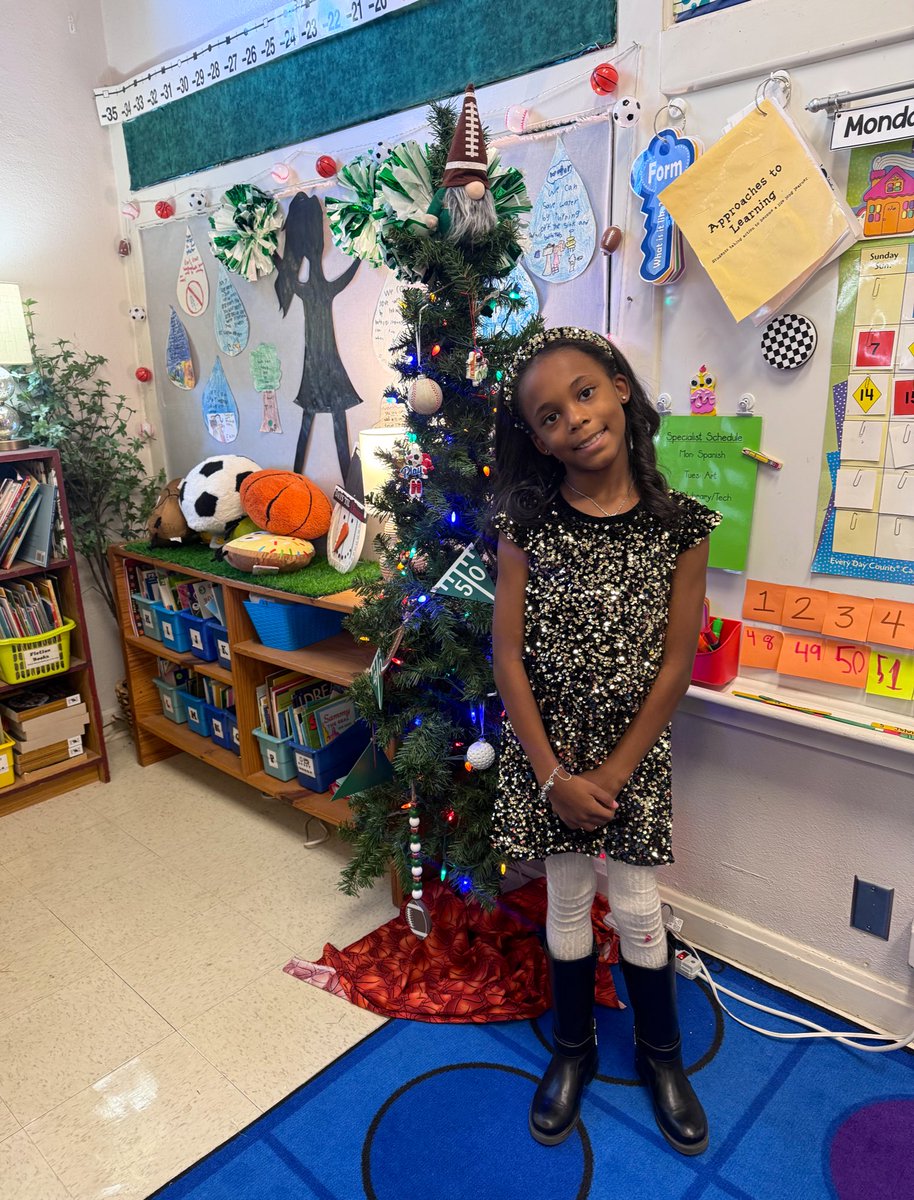 ROEworld's tweet photo. โ๏ธโจ Day 1 of Winter Wonder Dress Up Week is shining bright! โจโ๏ธโจTodayโs theme: Snow Much Sparkle ๐คโจOur teachers and students brought the glitter, take a peek at some of the fun! ๐ธโจ#WinterWonderWeek #SnowMuchSparkle #SchoolSpirit #SparkleAndShine #WinterVibes https://t.co/t4y5XiB4Uz