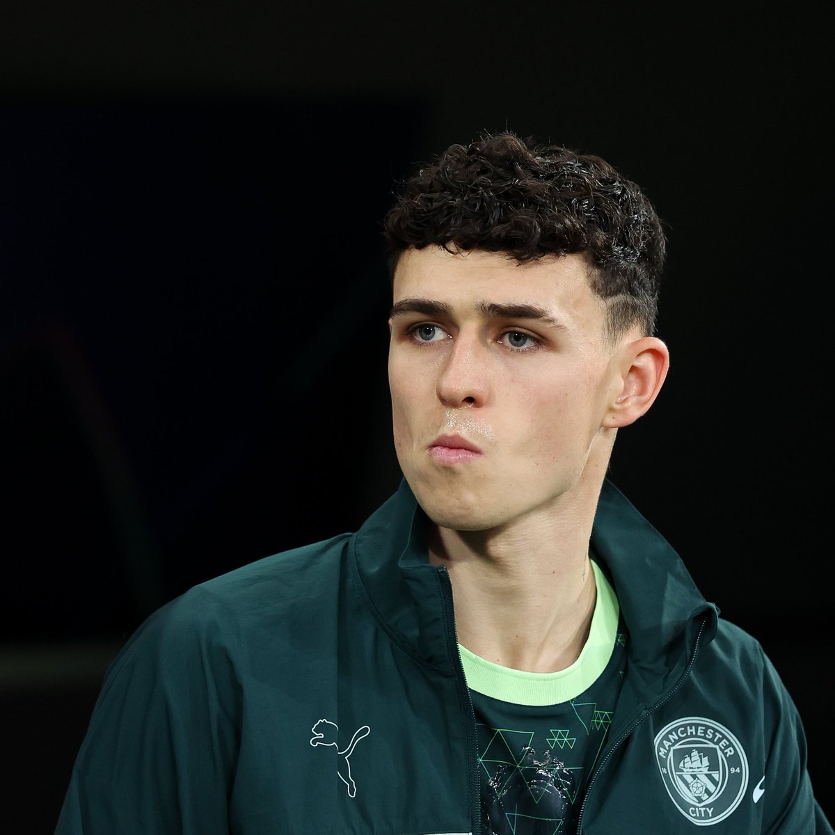 TouchlineX's tweet image. 🚨 𝗡𝗘𝗪: Phil Foden has been forced to sell his £3.25 million mansion for a cut price.

The four-bedroom property boasts a cinema, indoor swimming pool and five bathrooms. 

Foden has been looking to shift it for more than six months. He initially listed it at £3.25m, but…