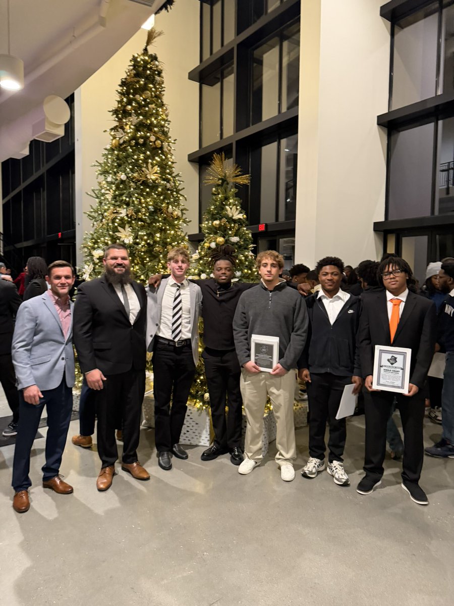 greg19hart's tweet image. Thankful to be selected as an All County and All Region player in 6A along with receiving the 2025 Team Captain award‼️

#BET @coachclack23 @cjhirsch4 @MrHorne20 @QuincyAvery @PViewFBRecruits @CoachAlexMathis