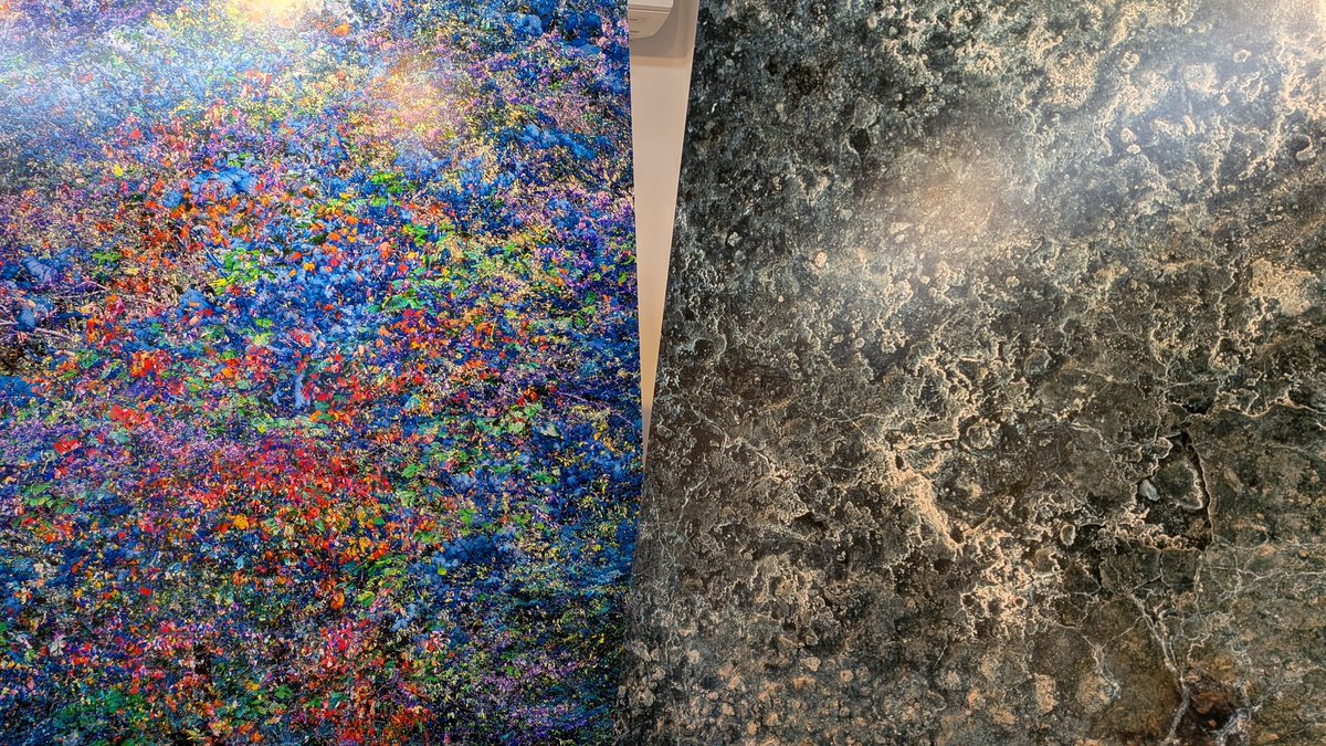 展示は今日含めあと9日。是非お越し下さい。Geography、Boundariesは壁に掛けたり寝かせたり吊るしたりと色々な形で展示しましたが、今回は置きました。床に直置き、椅子に載せるなど試しましたが最終的にイーゼルに置く、で落ち着きました。作品の存在感がまして、モノに見返されている感じがします。