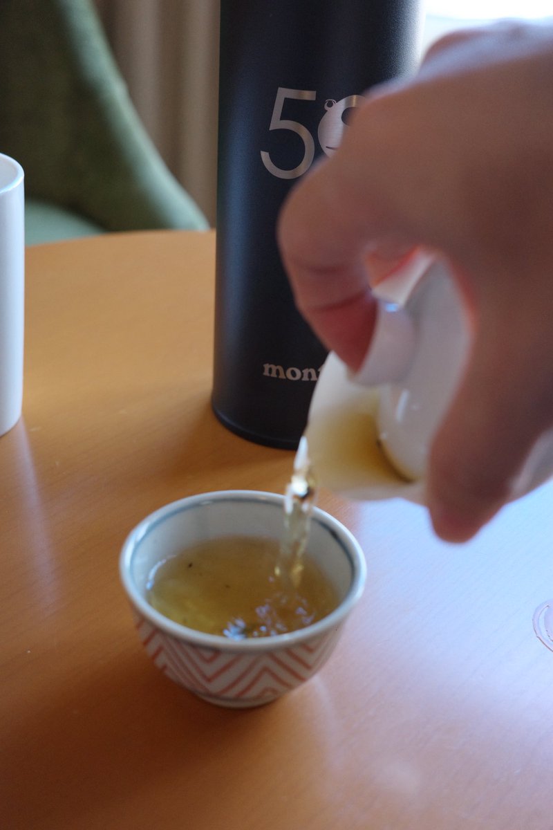 Literary_16's tweet photo. 久々お茶の写真です。毎日飲んでるから、写真を撮らなくなちゃった😅しかし、モンベル50周年の山センボトルは可愛い。

#日々お茶
#台湾茶
#茶好連
#GR3x https://t.co/iI6xHf2iEQ