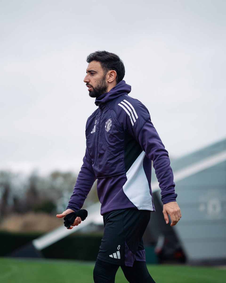 TouchlineX's tweet photo. Bruno Fernandes vs Premier League midfielders: 🇵🇹🌟

• Assists: 1st.
• Key passes: 1st.
• xG + xA: 1st.
• Expected goals: 1st.
• Progressive actions: 1st.
• Long passes: 1st.
• Progressive passes: 1st.
• Passes to penalty box: 1st. https://t.co/ewcoPSd7De