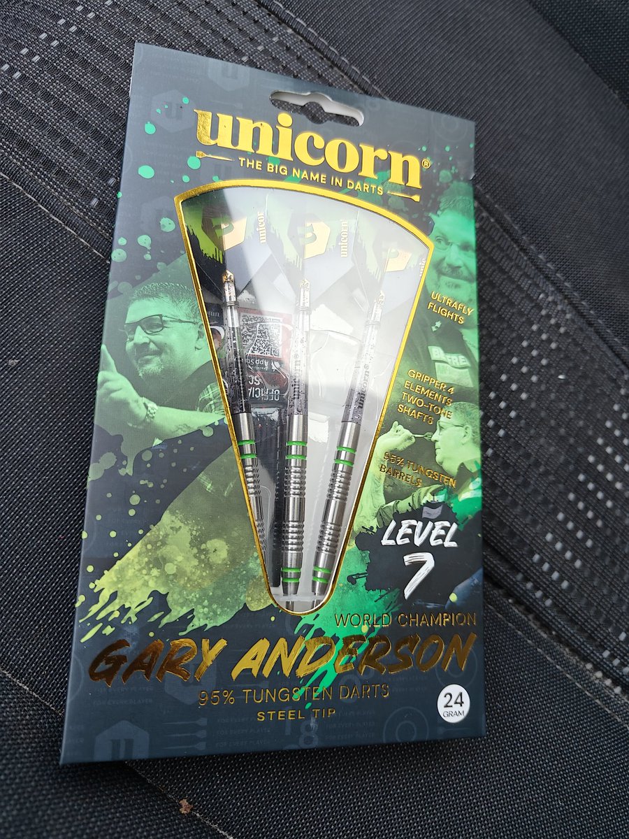 SebOnTheOche's tweet photo. Treated myself with an early Christmas present.. Excited to try this new darts out 🎯 https://t.co/eh44BIWYq5