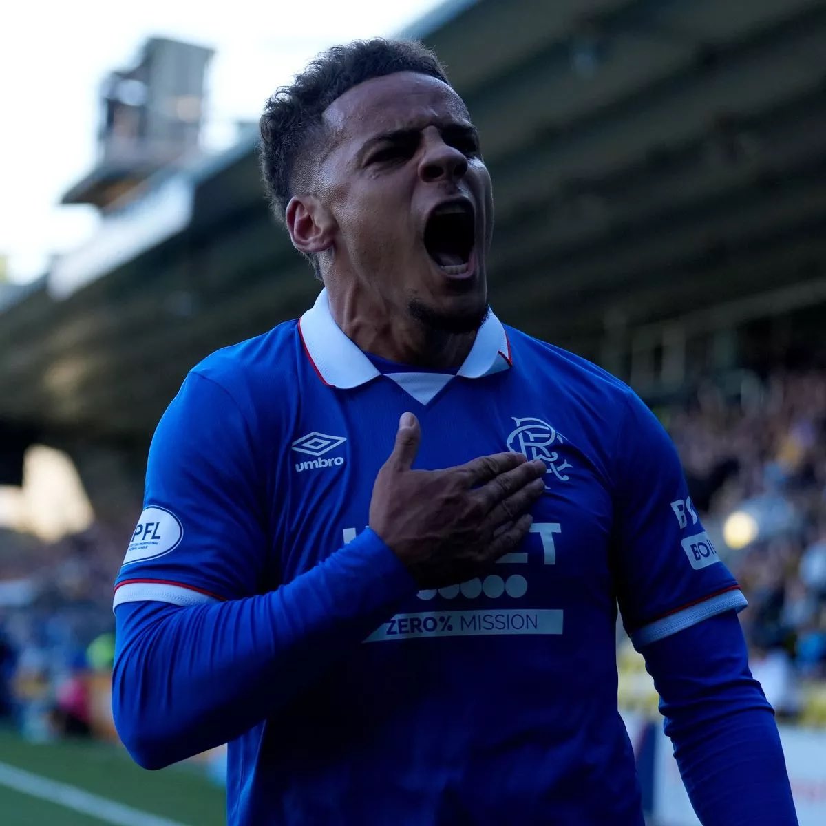 raskinrangers72's tweet image. Major shout out to this guy btw 

The intensity of the stick he took a few months ago would be enough for anyone to buckle and hide

But he’s stepped up, he’s showing he can handle the pressure, and above all - he’s showing that he’s pretty a good footballer

Max Aarons 💪🏻💙