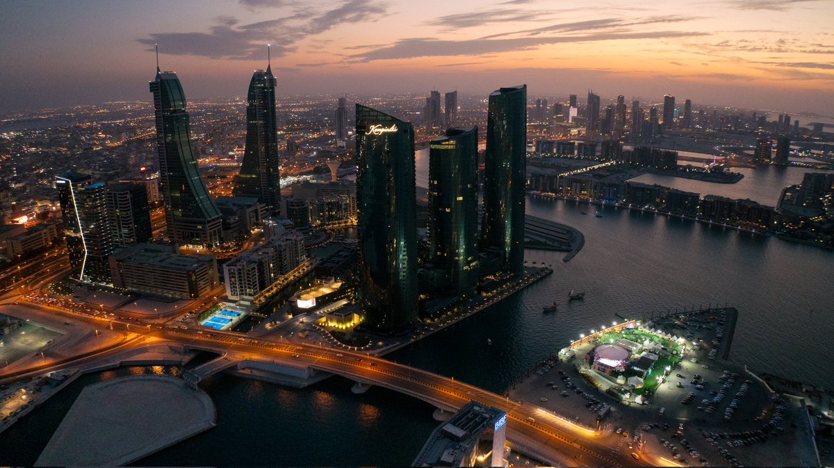 من أكثر ما يجعلني فخورًا بوطني #البحرين تلك المحبة الصادقة التي نلمسها من أشقائنا في دول الخليج.. مشاعر طيبة صادقة غير مصطنعة تؤكد مكانة وقيمة بلدنا المتجذرة عبر السنين
#اليوم_الوطني_البحريني
#أعياد_البحرين