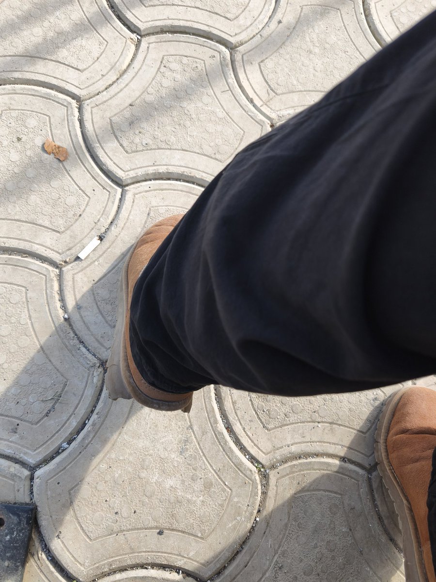 Yollara artık ayakkabı da dayanmıyor.