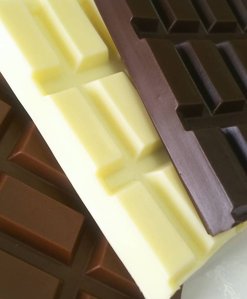 310sample's tweet image. 今年ネット通販部で一番売れたのは、板チョコ一枚ものでした。かっぱ橋ショールームでもネット通販部でも販売中です。This year, the best-selling item in our online store was our chocolate tablets, which are available at both our Kappabashi showroom and online store.