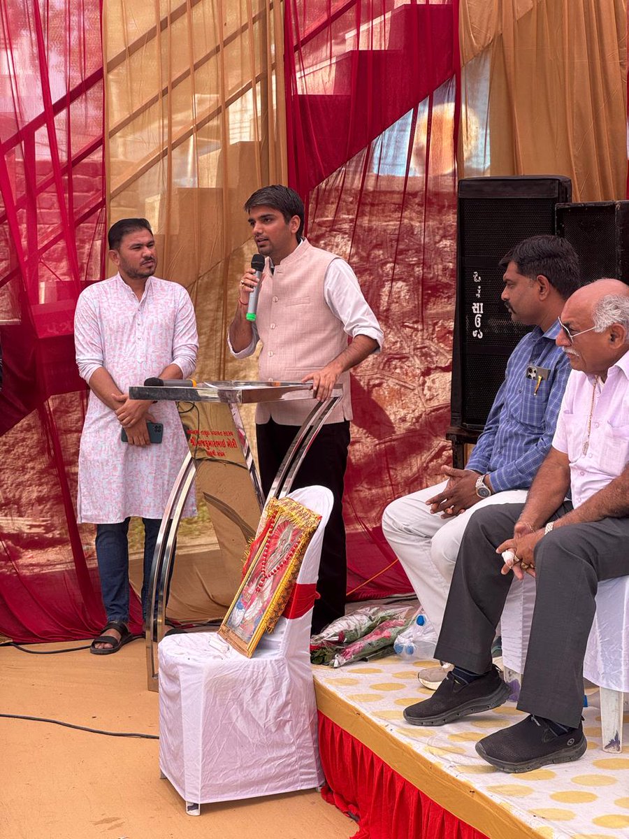 ભાવનગર તાલુકાના વરતેજ ગામે મોક્ષરથના લોકાર્પણનો કાર્યક્રમ યોજાયો. માન.જિલ્લા વિકાસ અધિકારીશ્રી હનુલ ચૌધરી સાહેબના વરદ હસ્તે લોકાર્પણ કરવામાં આવ્યું. કાર્યક્રમમાં વિસ્તારના પદાધિકારીશ્રીઓ/હોદ્દેદારોશ્રીઓ તેમજ વિવિધ વિભાગના અધિકારીશ્રીઓ હાજર રહ્યા હતા.
<a href="/Collectorbhav/">Collector & District Magistrate Bhavnagar</a> <a href="/BhavnagarDdo/">DDOBhavnagar</a>