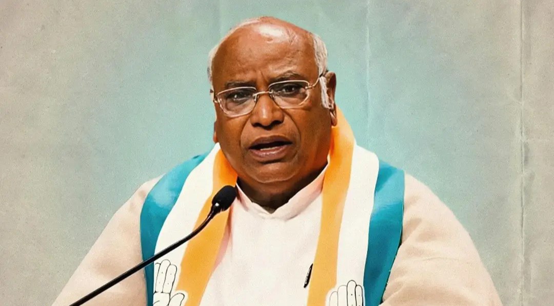 mayankxsingh_'s tweet photo. Skipped my son's 8-hr long surgery for 'vote chori' rally: Kharge

He skipped his son's surgery to attend rally at Ramlila Maidan, The fight to protect the voting rights of 140 Crores Indians was more important, he added.😂 https://t.co/0xH0eImL6t