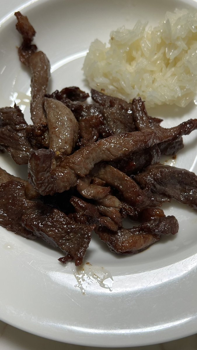 fernnnfernnfern's tweet image. ทำในหม้อทอดนะ เอาเนื้อคลุกน้ำมันก่อน +นวดนิดหน่อย ลงหม้อทอดไฟ 180 รอบละ 5 นาที ความแห้งตามชอบ

ทางนี้ใช้เนื้อโคขุนแดดเดียวของสินธร ร้านเนื้อเจ้าดัง เนื้อเขา ไม่เหนียว ไม่เค็มจัด ราคารับได้ (ครึ่งโล 219 บาท)