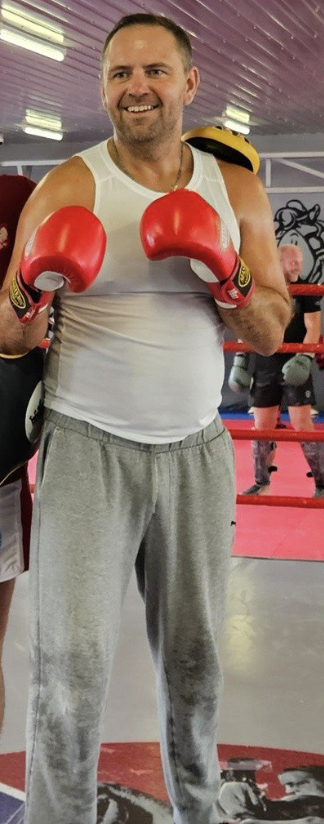 Sikorski walczący z Sowietami vs kibol z leśnych ustawek.