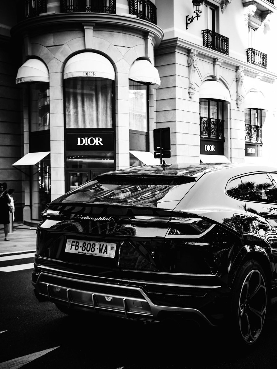 One niche. One pain. One promise. One price. Simplicity scales. Framework: wealthofficially.gumroad.com/l/social-media…
