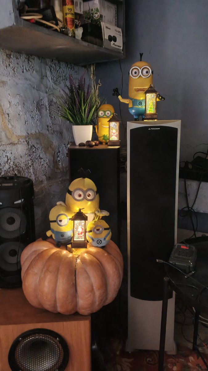 SlavaLim's tweet image. Он наступает! Они наступают! 🎅🎄🤩🎁🎈🎊