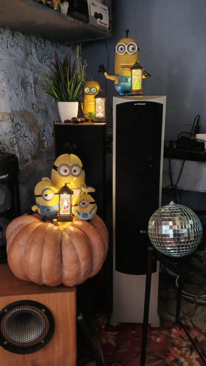 SlavaLim's tweet image. Он наступает! Они наступают! 🎅🎄🤩🎁🎈🎊