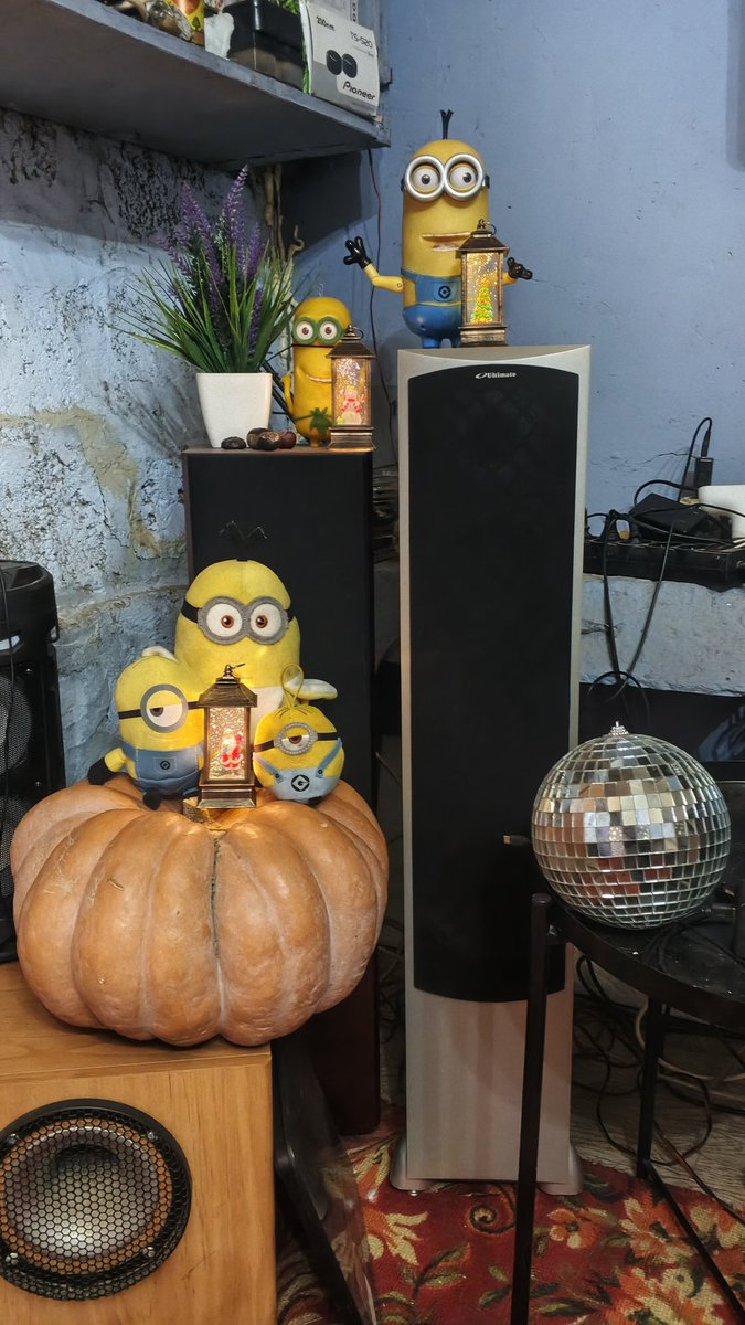 SlavaLim's tweet image. Он наступает! Они наступают! 🎅🎄🤩🎁🎈🎊