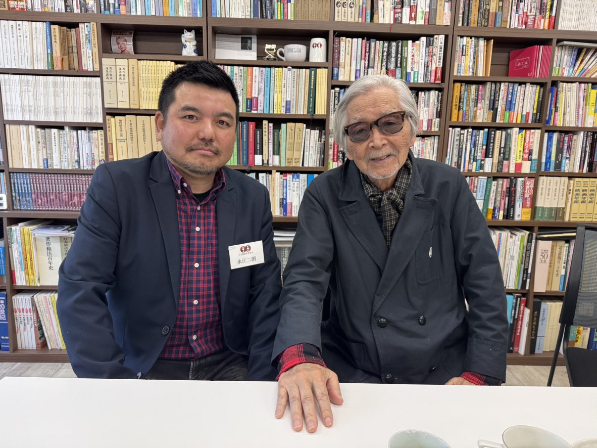 eijigumi's tweet photo. 人生で一番緊張した日。
映画「#TOKYOタクシー」の #山田洋次 監督に日本映画監督協会広報委員で取材させて頂きました。私のようなホラー監督がダメ元でオファーしたところ、まさかのご快諾。
取材班隊長として震えながらインタビューしていた私に優しく沢山のことを話してくださいました。
感無量…😭 https://t.co/zDME1CO4C3